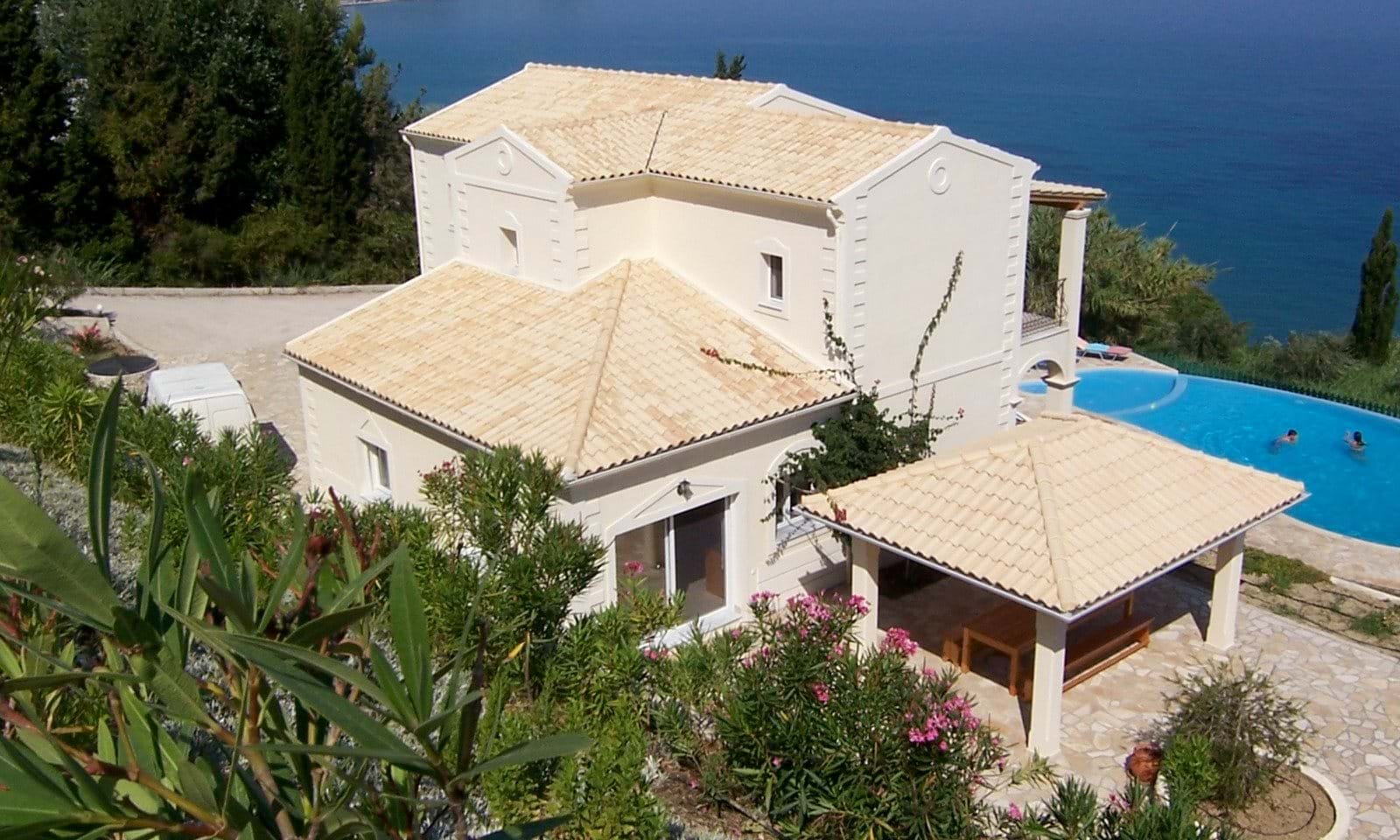 Listing photograph 2 of 19 of the house in Agios Ioannis, published by Corfu Home Finders.
