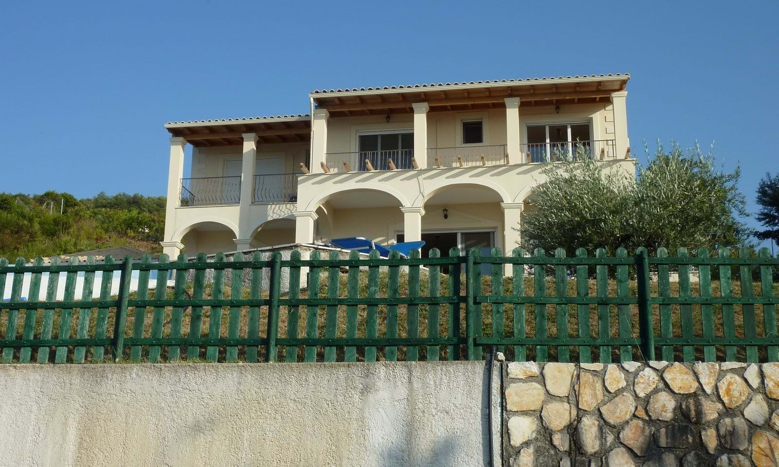 Listing photograph 11 of 19 of the house in Agios Ioannis, published by Corfu Home Finders.
