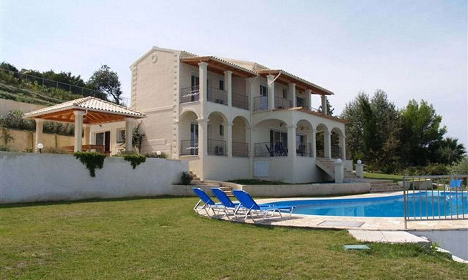 Listing photograph 7 of 19 of the house in Agios Ioannis, published by Corfu Home Finders.