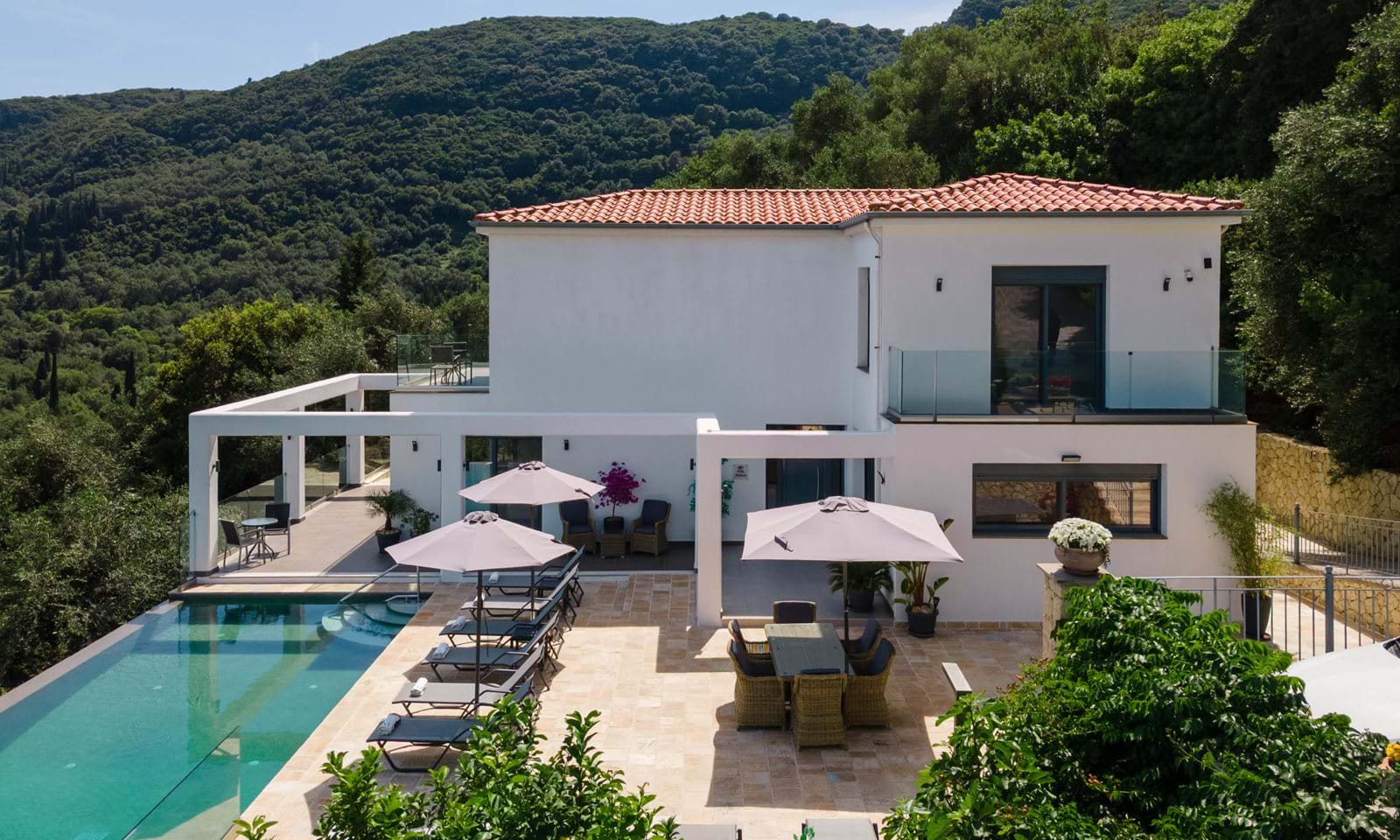 Listing photograph 4 of 19 of the house in Doukades, published by Corfu Home Finders.
