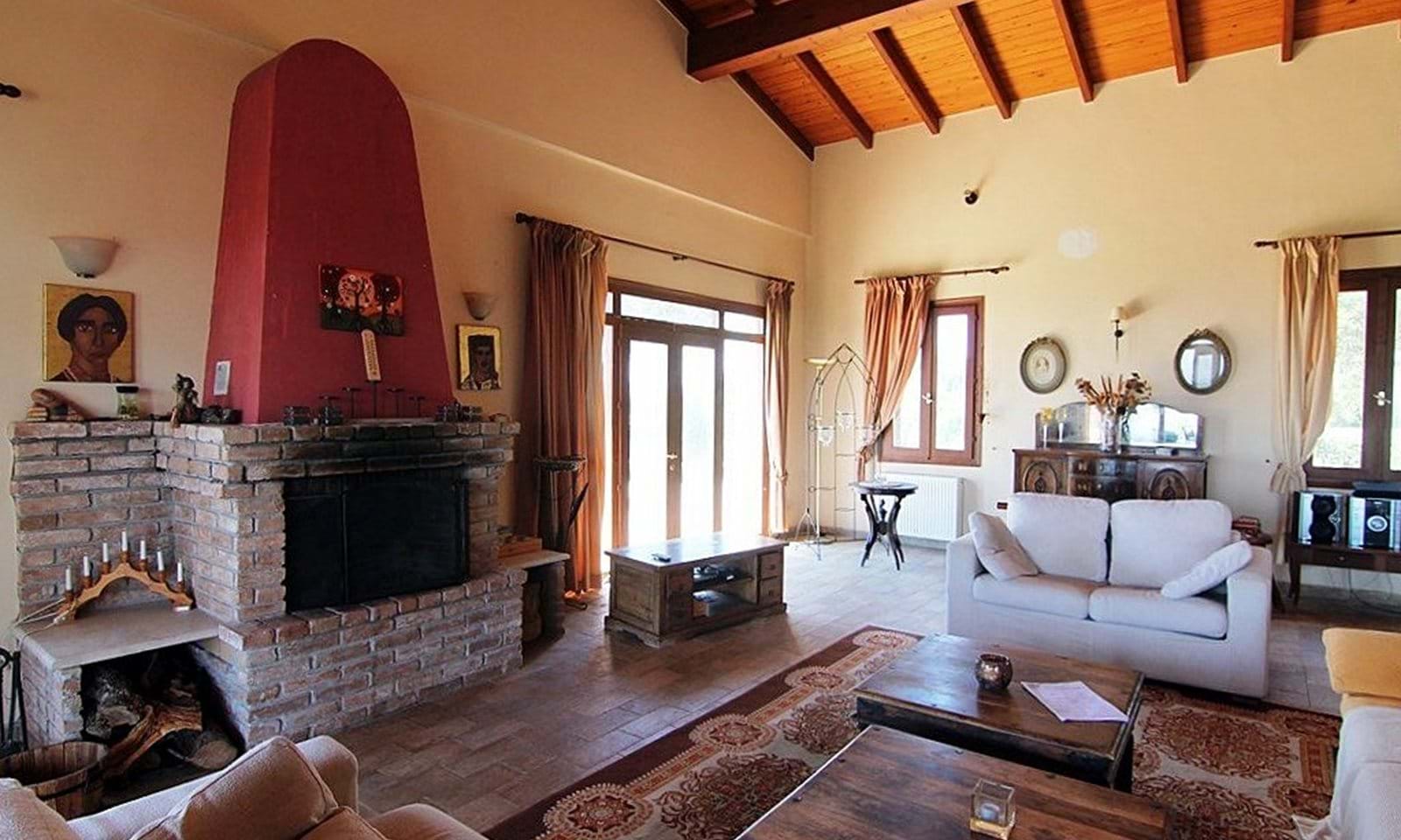 Listing photograph 11 of 19 of the house in Kato Korakiana, published by Corfu Home Finders.