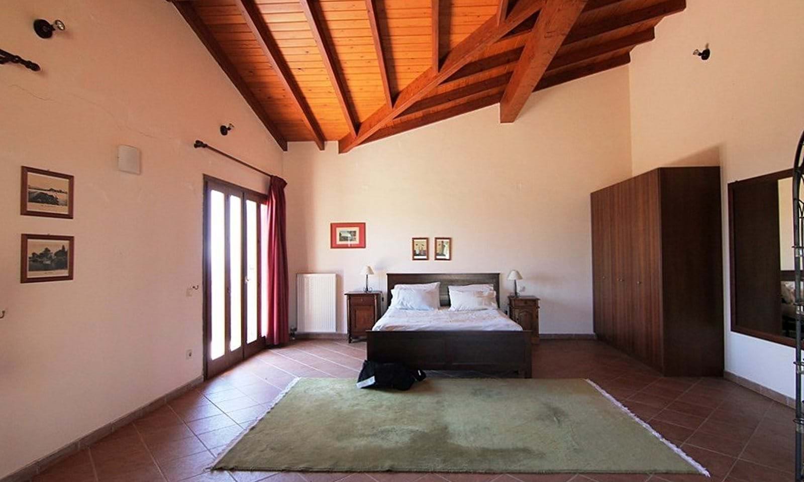 Listing photograph 16 of 19 of the house in Kato Korakiana, published by Corfu Home Finders.