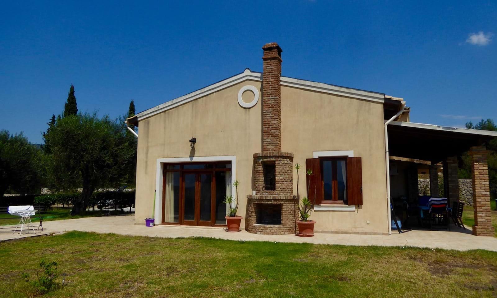 Listing photograph 8 of 19 of the house in Kato Korakiana, published by Corfu Home Finders.