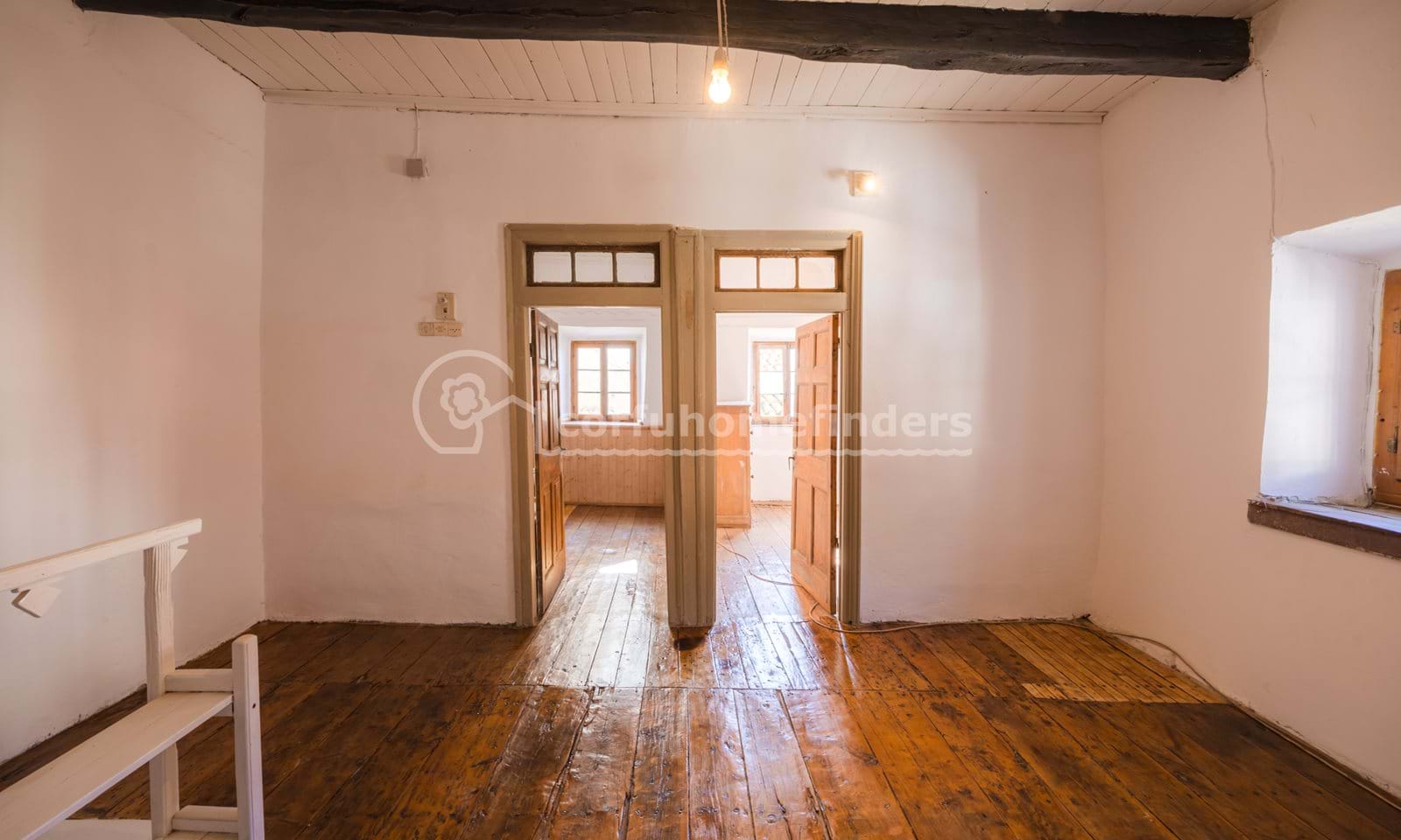 Listing photograph 6 of 12 of the house in Lakones, published by Corfu Home Finders.