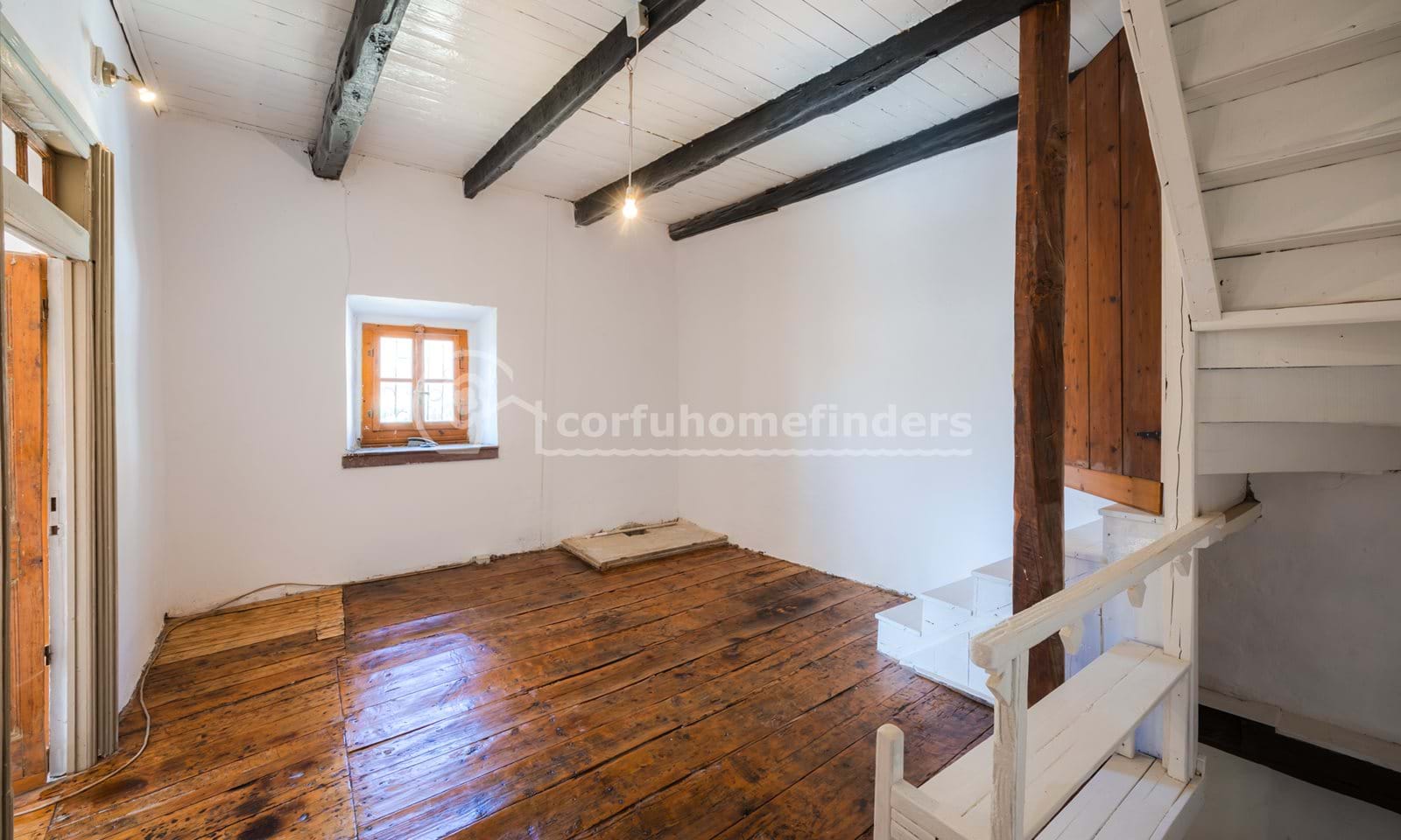 Listing photograph 5 of 12 of the house in Lakones, published by Corfu Home Finders.