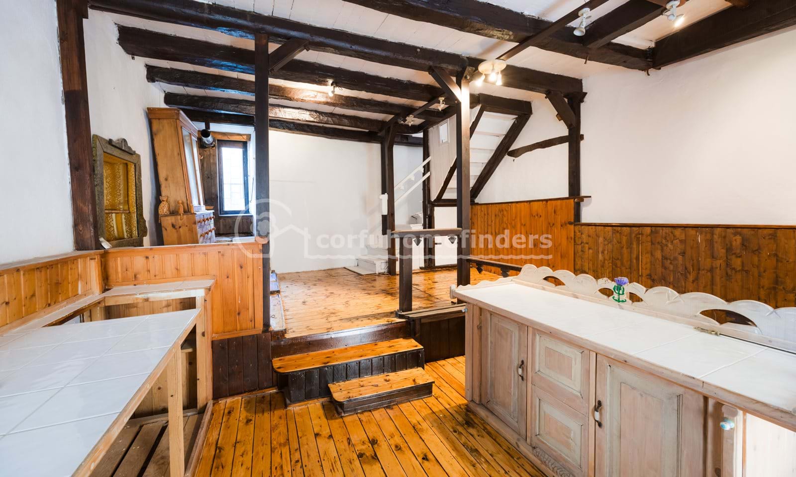 Listing photograph 2 of 12 of the house in Lakones, published by Corfu Home Finders.