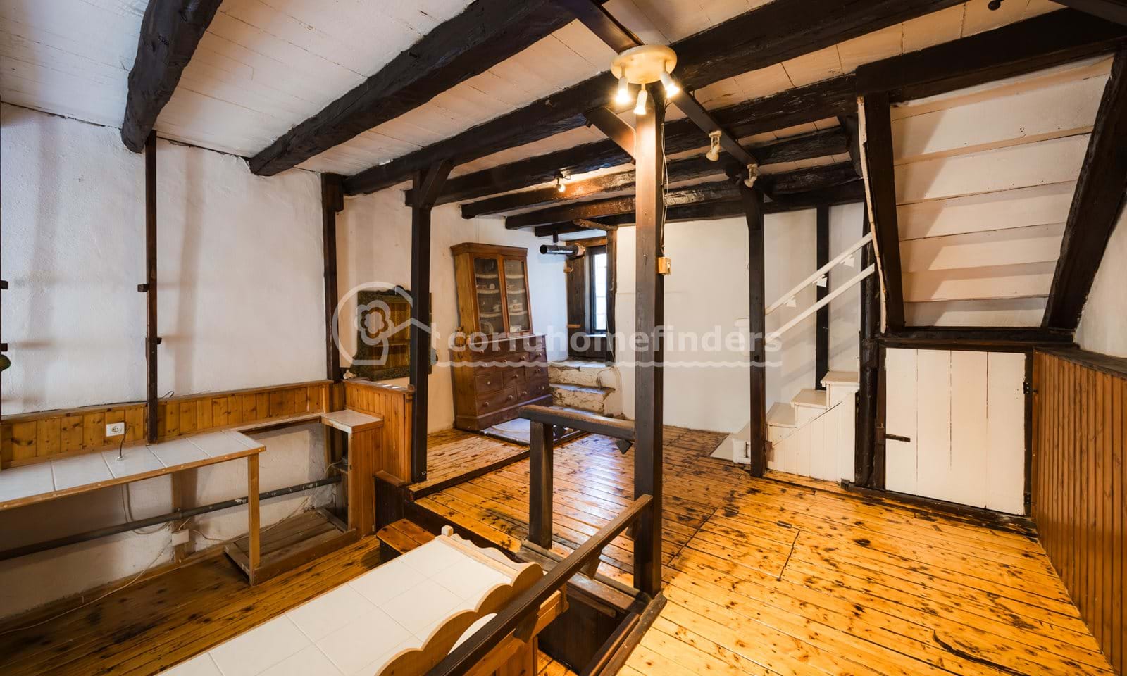 Listing photograph 4 of 12 of the house in Lakones, published by Corfu Home Finders.