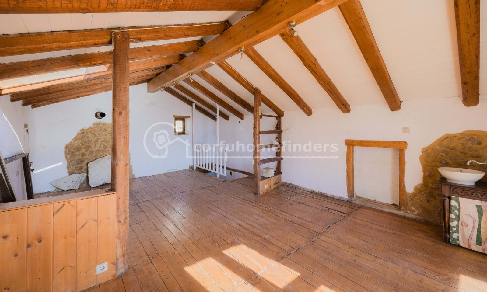 Listing photograph 9 of 12 of the house in Lakones, published by Corfu Home Finders.