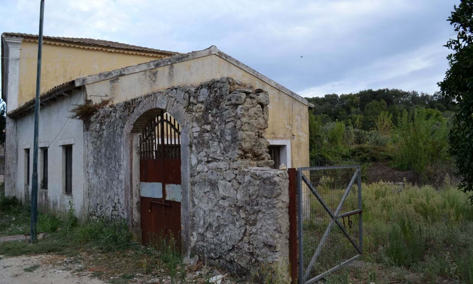 Listing photograph 4 of 16 of the house in Makrades, published by Corfu Home Finders.