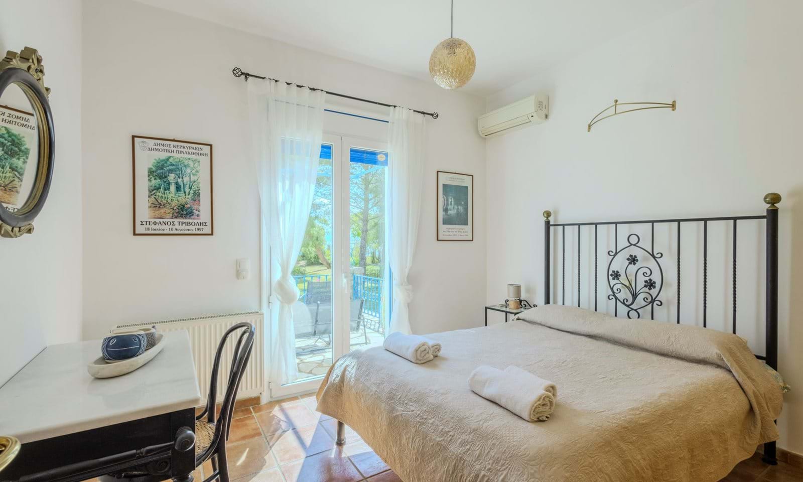 Listing photograph 12 of 21 of the house in Lefkimmi, published by Corfu Home Finders.