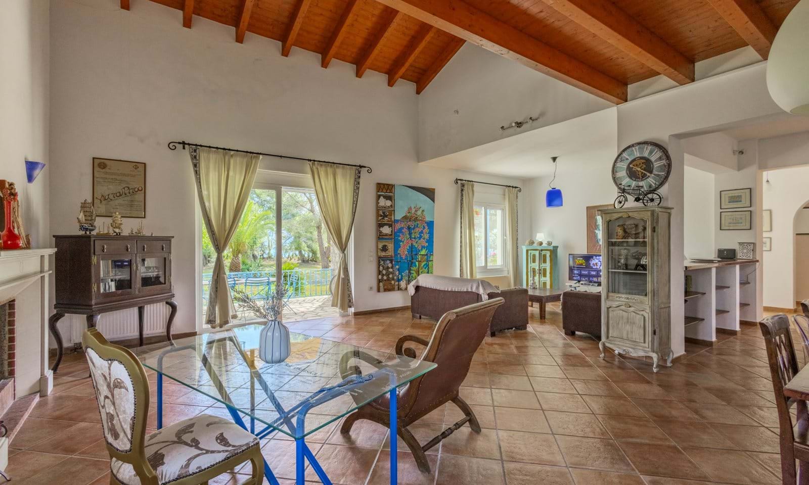 Listing photograph 4 of 21 of the house in Lefkimmi, published by Corfu Home Finders.