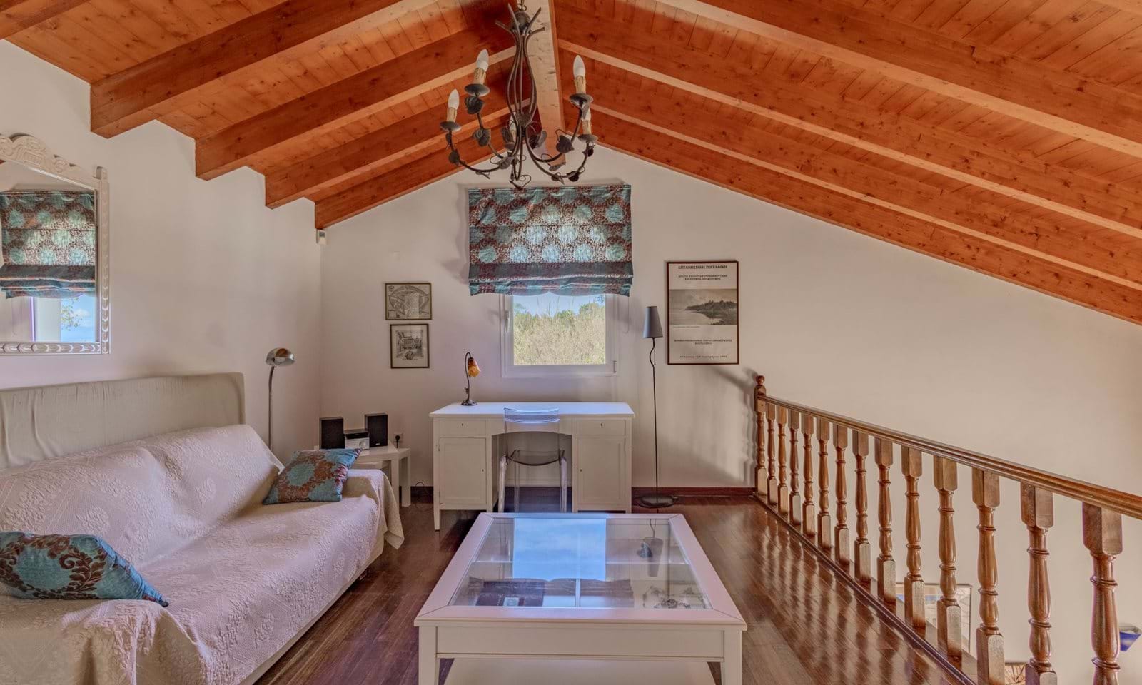 Listing photograph 15 of 21 of the house in Lefkimmi, published by Corfu Home Finders.