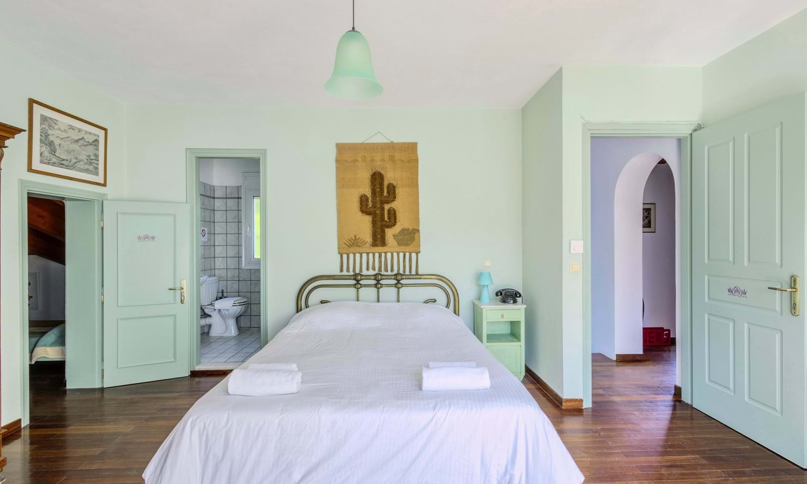 Listing photograph 10 of 21 of the house in Lefkimmi, published by Corfu Home Finders.