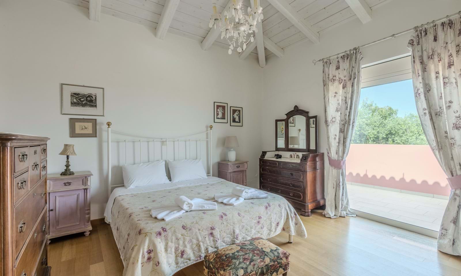 Listing photograph 12 of 26 of the house in Gastouri, published by Corfu Home Finders.