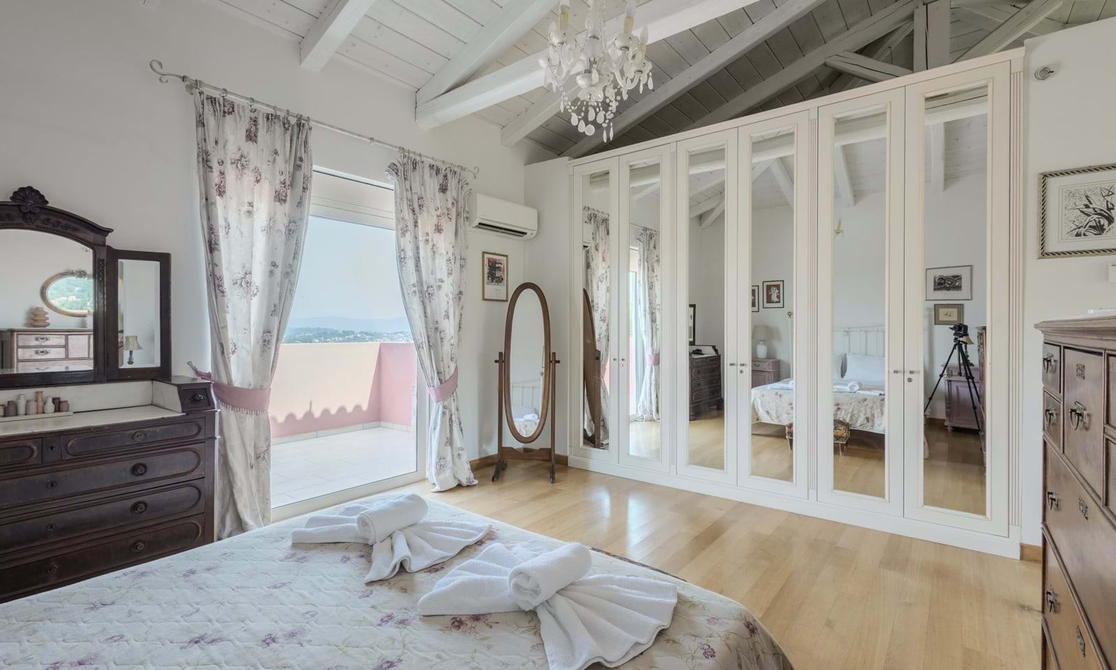 Listing photograph 14 of 26 of the house in Gastouri, published by Corfu Home Finders.
