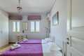 Twin bedroom