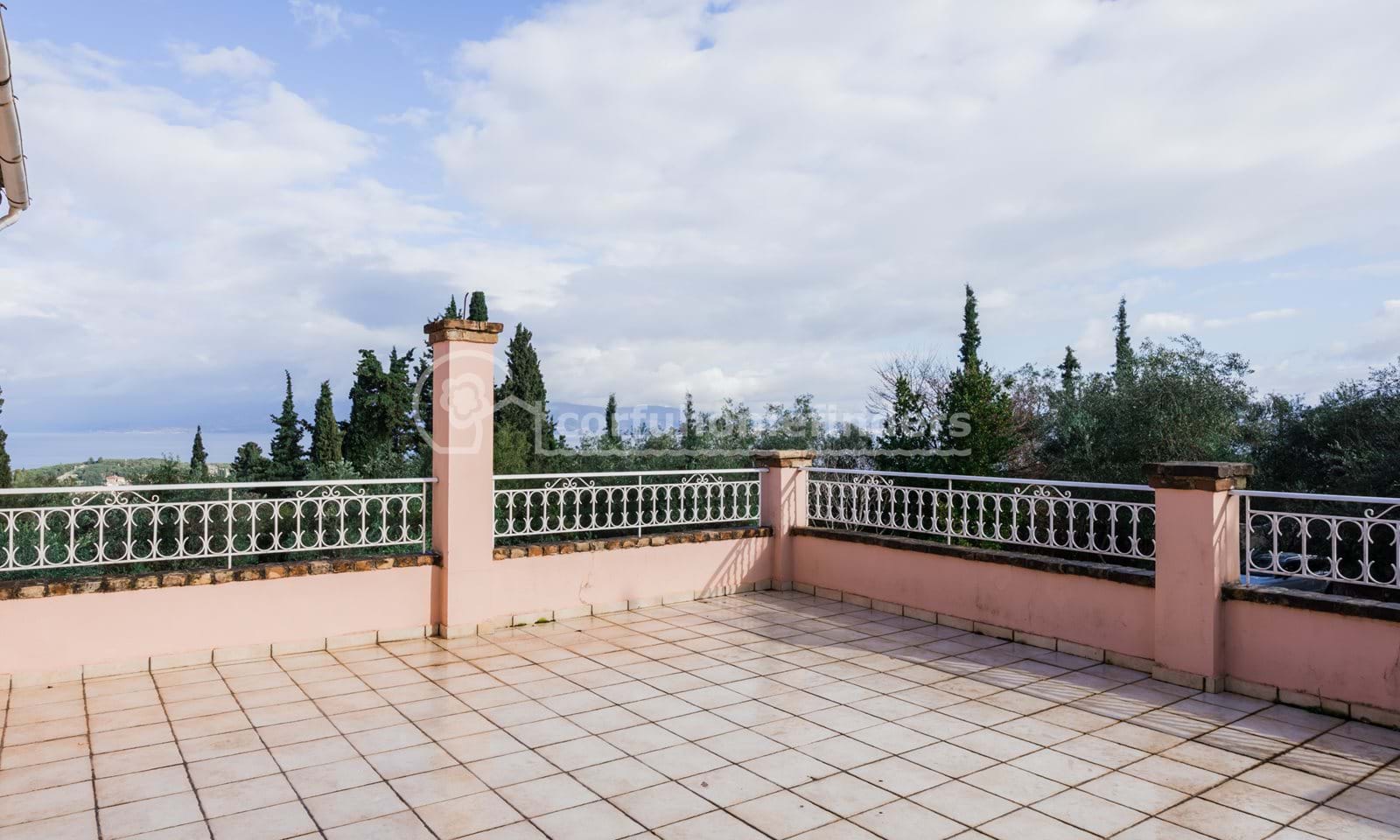 Listing photograph 18 of 20 of the house in Kassiopi, published by Corfu Home Finders.