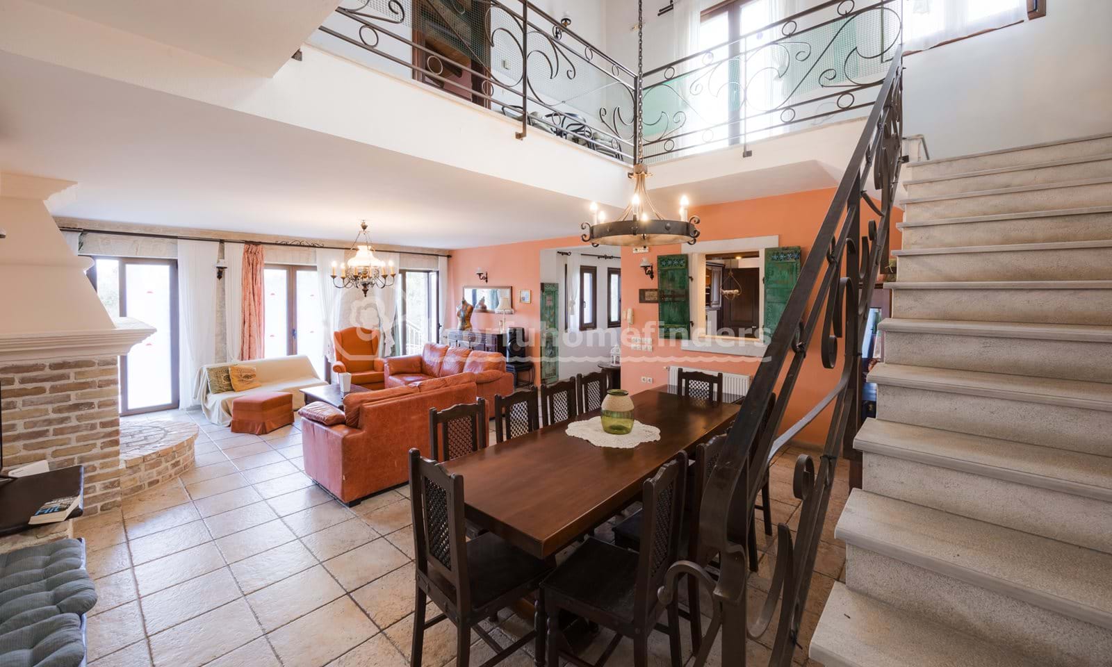 Listing photograph 11 of 20 of the house in Kassiopi, published by Corfu Home Finders.