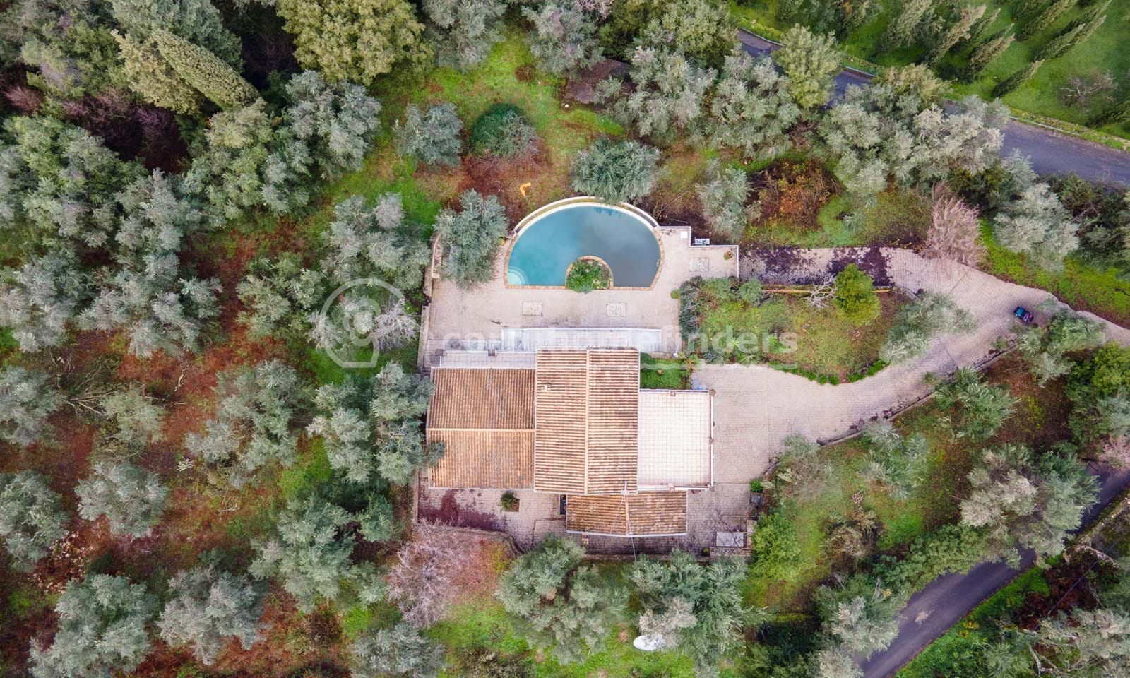 Listing photograph 19 of 20 of the house in Kassiopi, published by Corfu Home Finders.