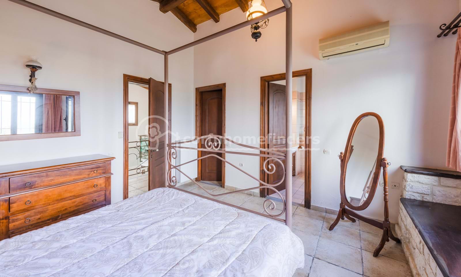 Listing photograph 16 of 20 of the house in Kassiopi, published by Corfu Home Finders.