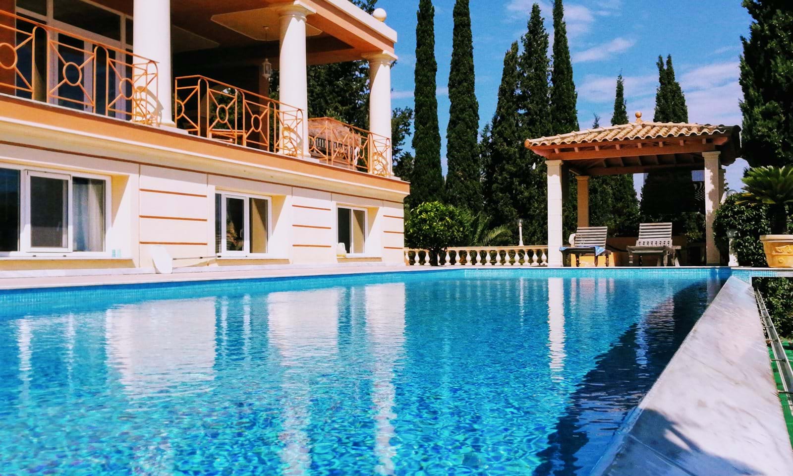Listing photograph 1 of 22 of the house in Gouvia, published by Corfu Home Finders.