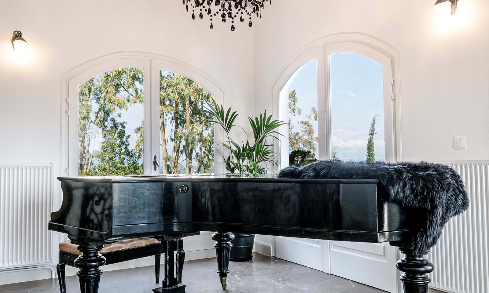 Listing photograph 9 of 16 of the house in Poulades, published by Corfu Home Finders.
