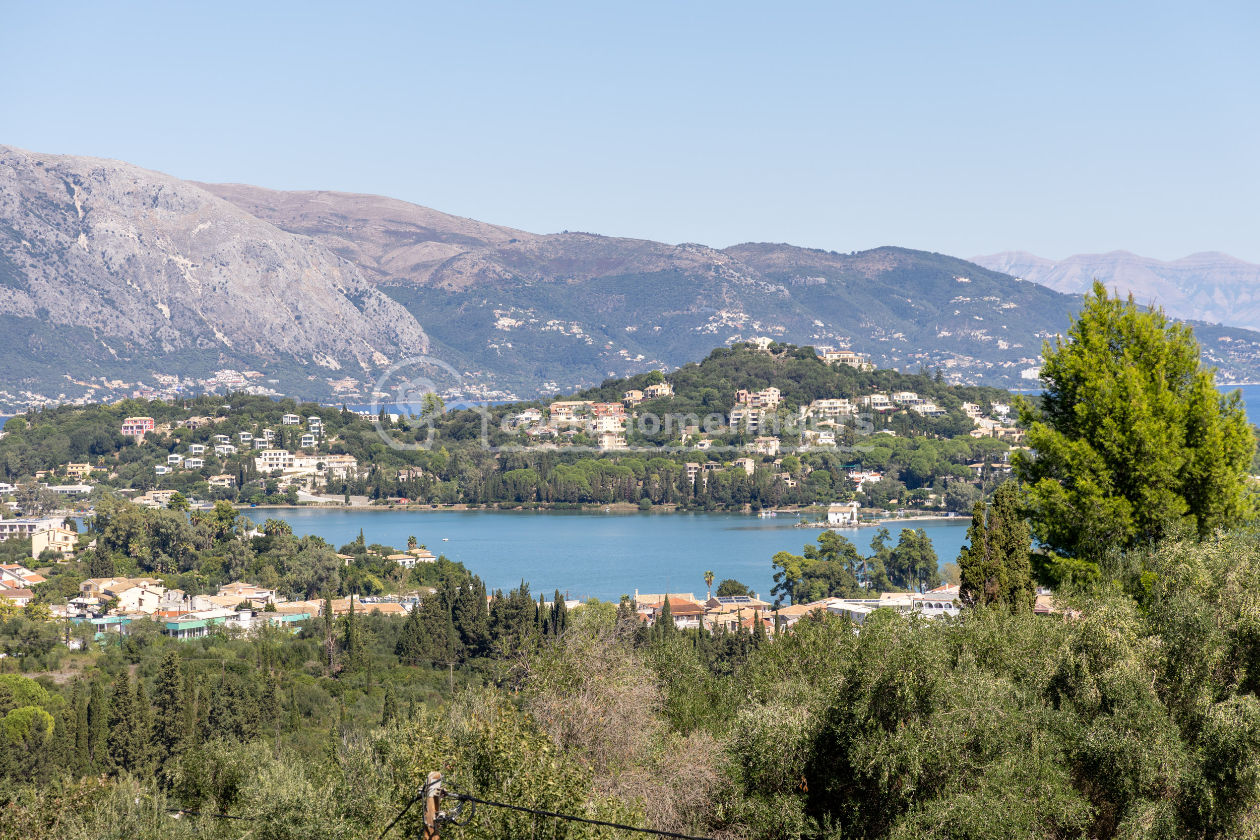 Listing photograph 6 of 23 of the house in Gouvia, published by Corfu Home Finders.