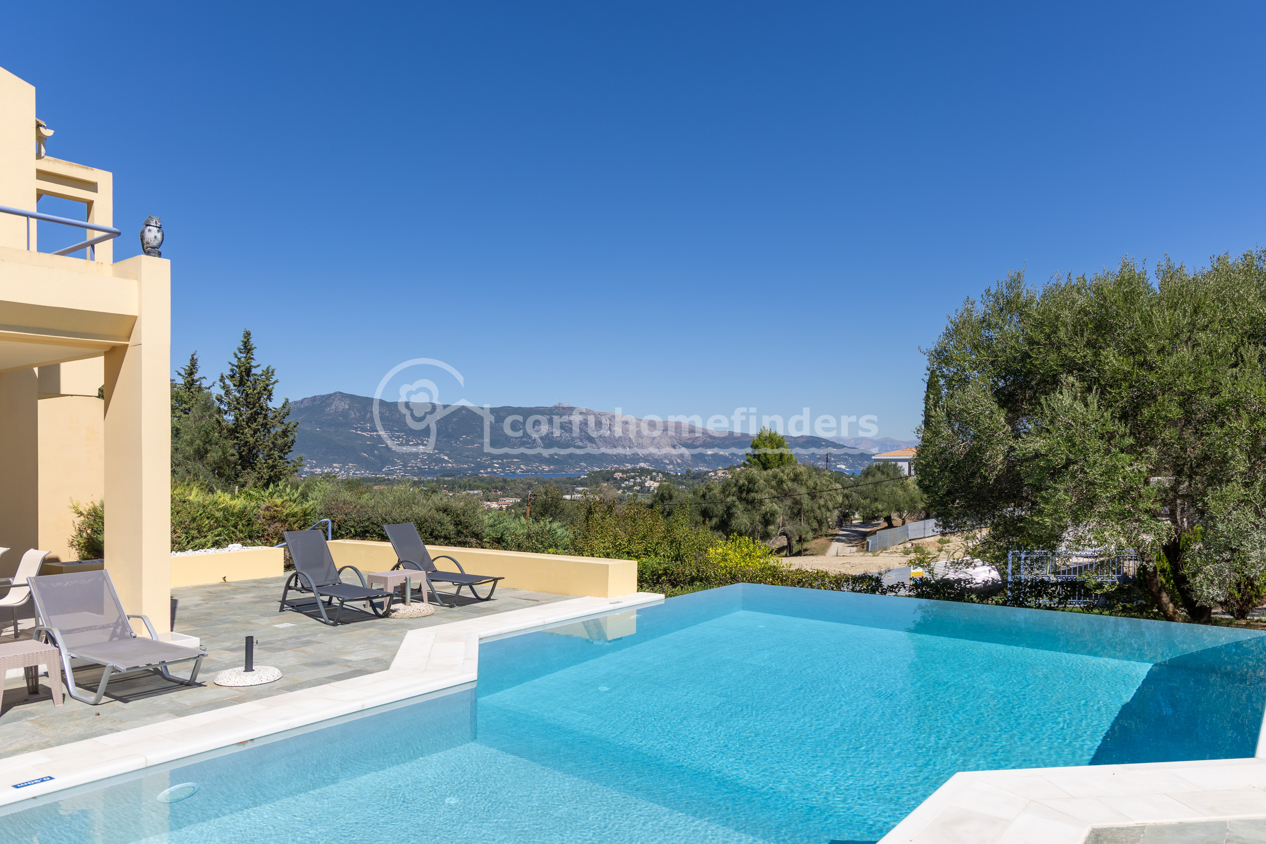 Listing photograph 5 of 23 of the house in Gouvia, published by Corfu Home Finders.