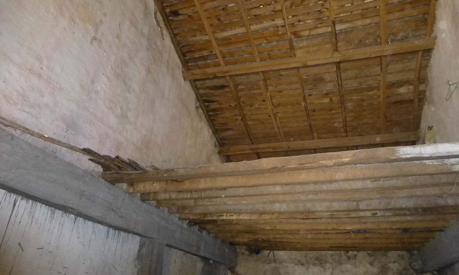 Listing photograph 5 of 6 of the house in Lakones, published by Corfu Home Finders.
