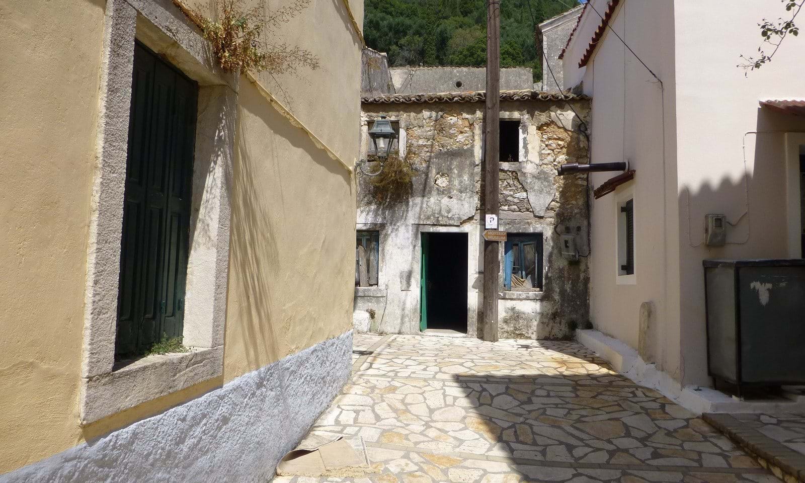 Listing photograph 2 of 6 of the house in Lakones, published by Corfu Home Finders.