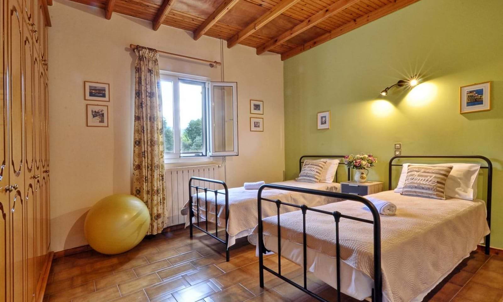 Listing photograph 15 of 19 of the house in Dassia, published by Corfu Home Finders.