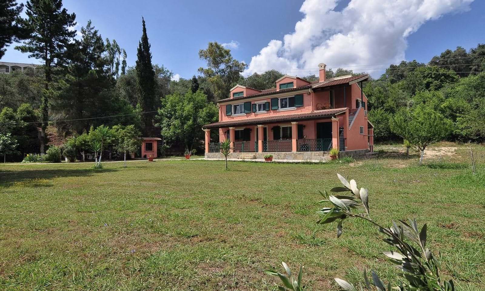Listing photograph 2 of 19 of the house in Dassia, published by Corfu Home Finders.