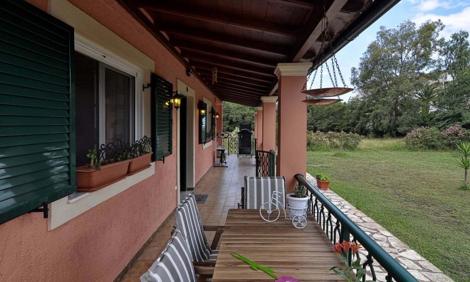 Listing photograph 4 of 19 of the house in Dassia, published by Corfu Home Finders.