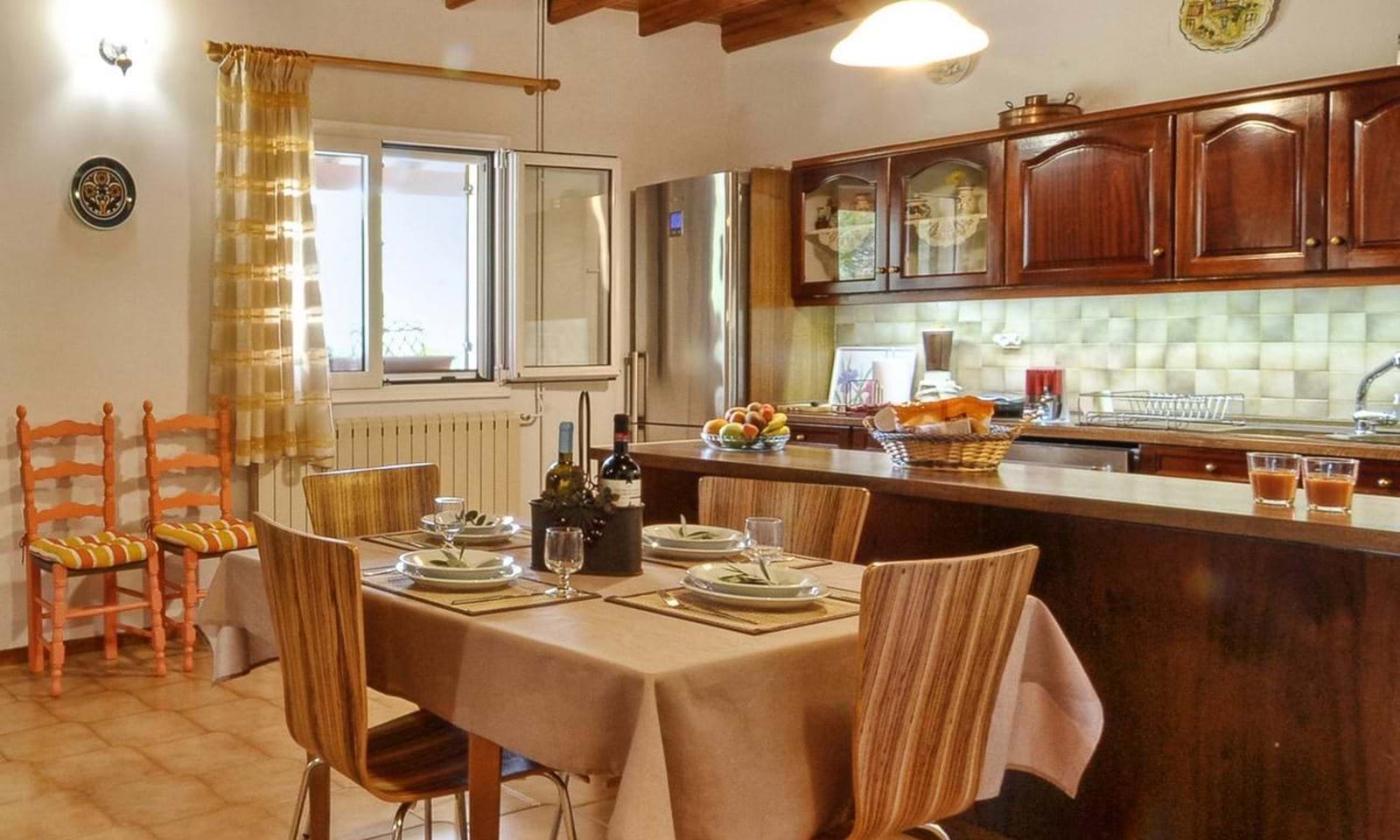 Listing photograph 8 of 19 of the house in Dassia, published by Corfu Home Finders.