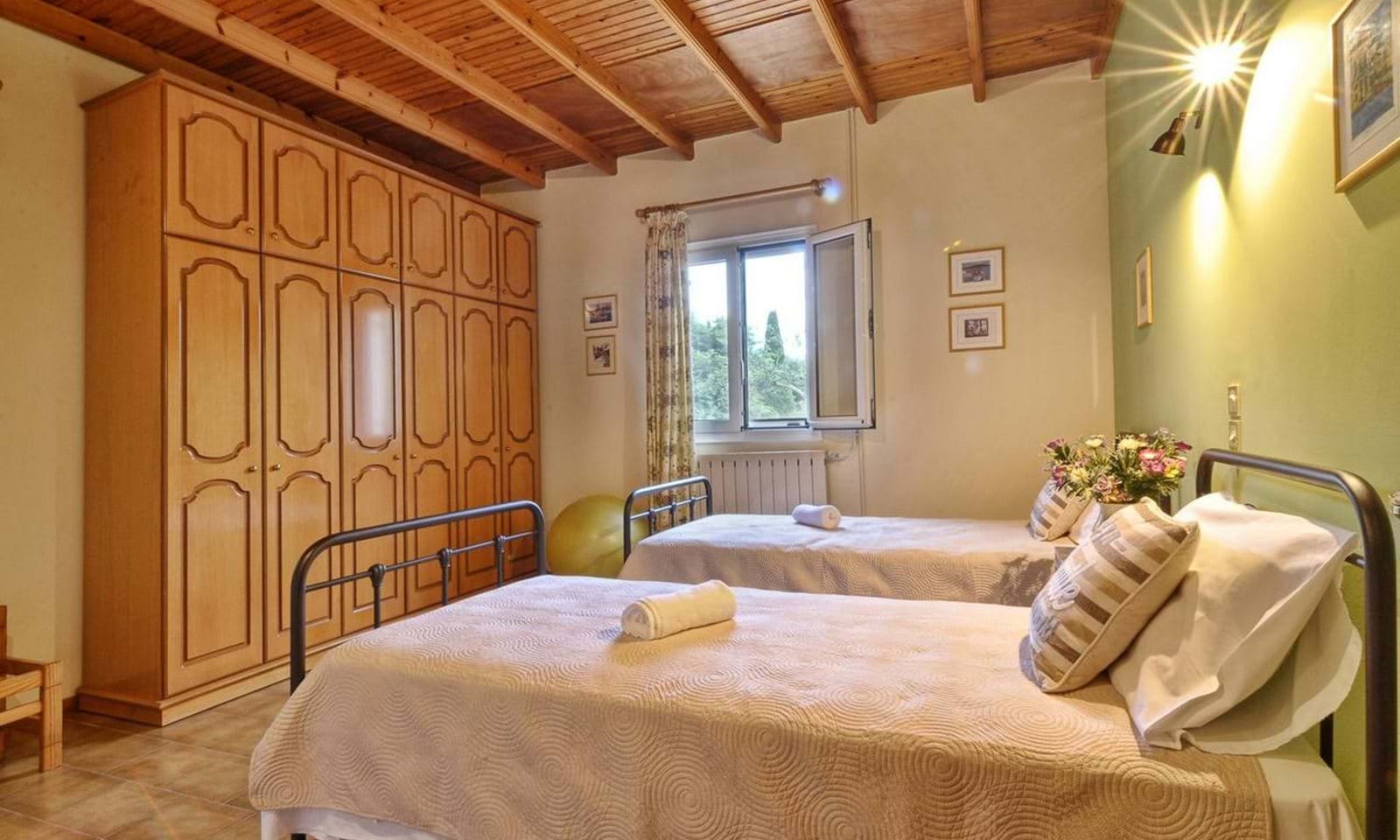 Listing photograph 14 of 19 of the house in Dassia, published by Corfu Home Finders.