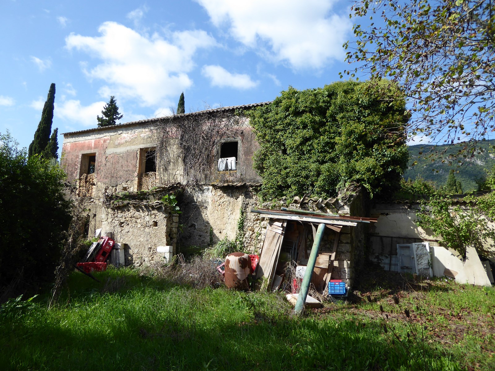 THE BIG HOUSE, Ano Korakiana