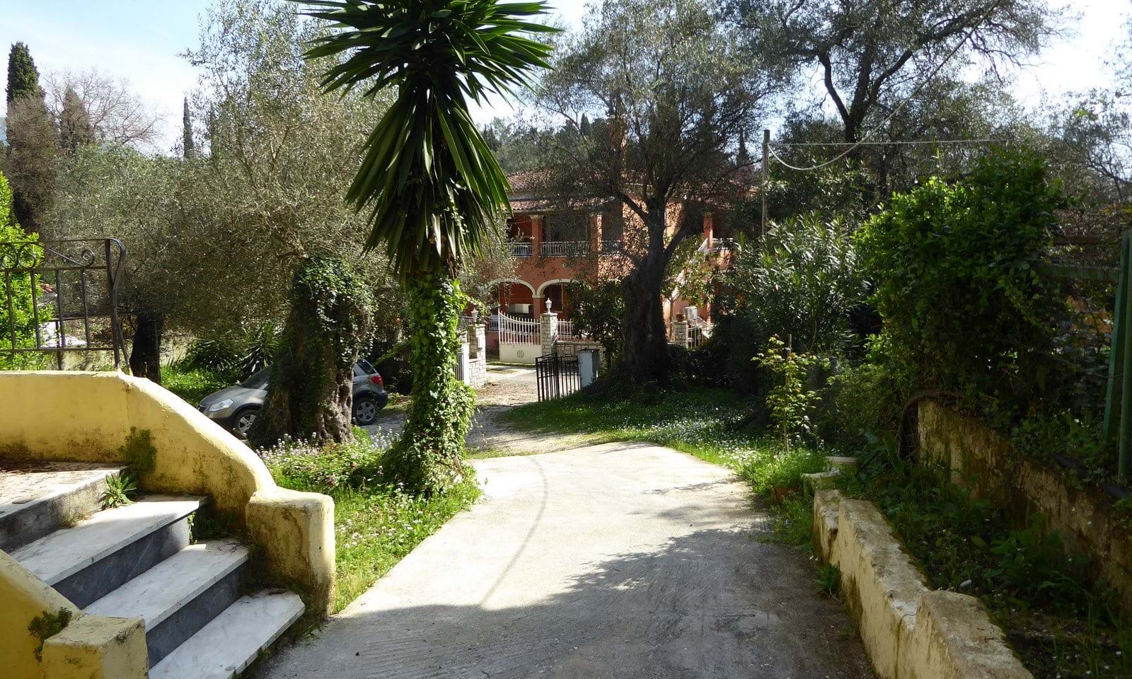 Listing photograph 3 of 16 of the apartment in Kato Korakiana, published by Corfu Home Finders.