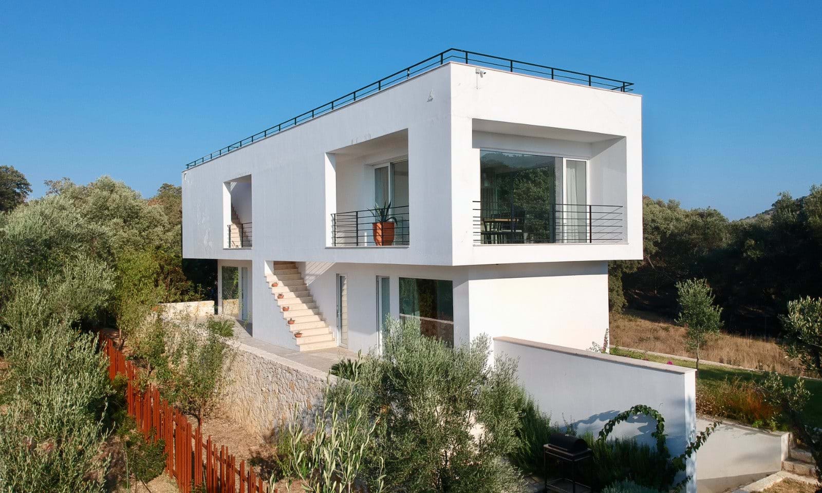 Listing photograph 4 of 21 of the house in Loutses, published by Corfu Home Finders.