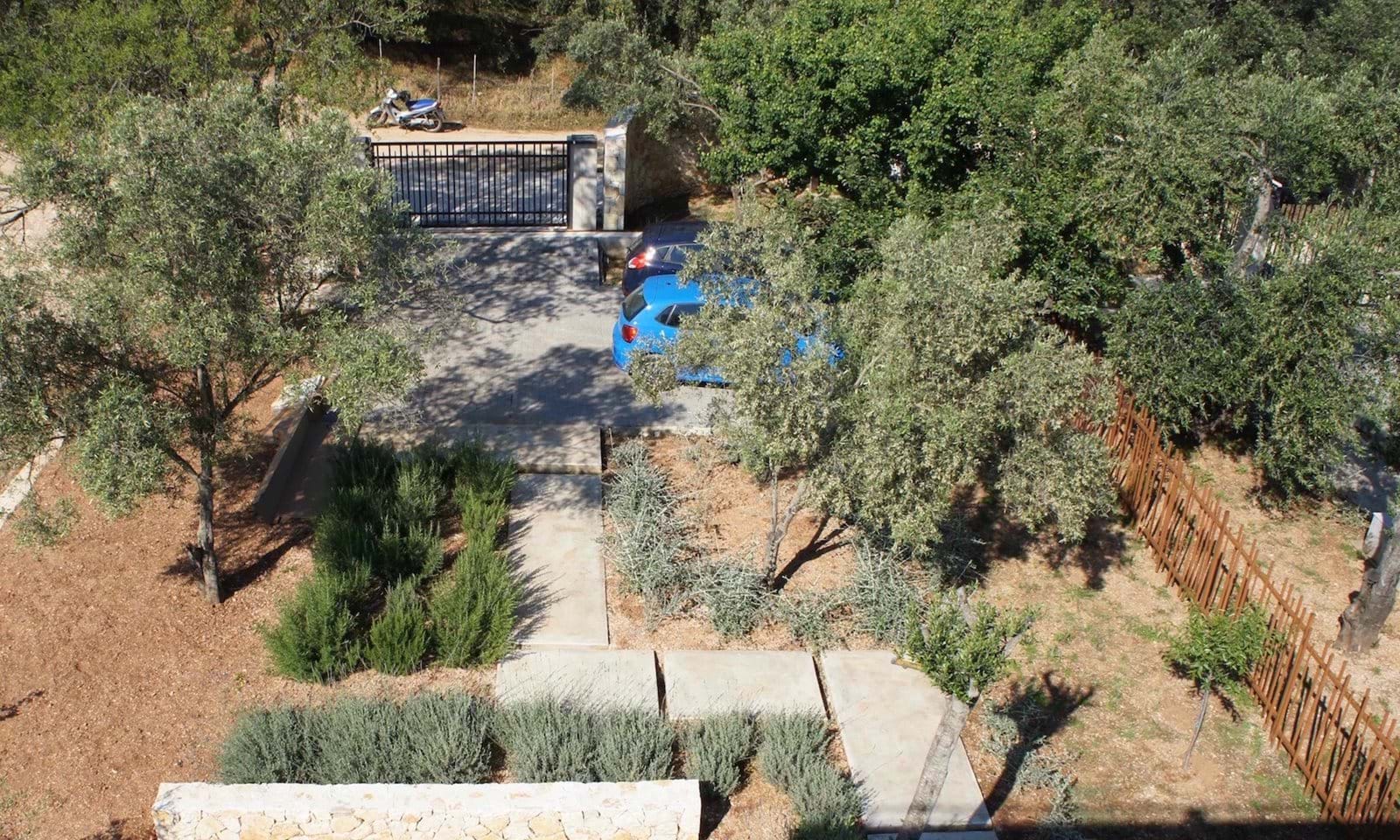 Listing photograph 19 of 21 of the house in Loutses, published by Corfu Home Finders.