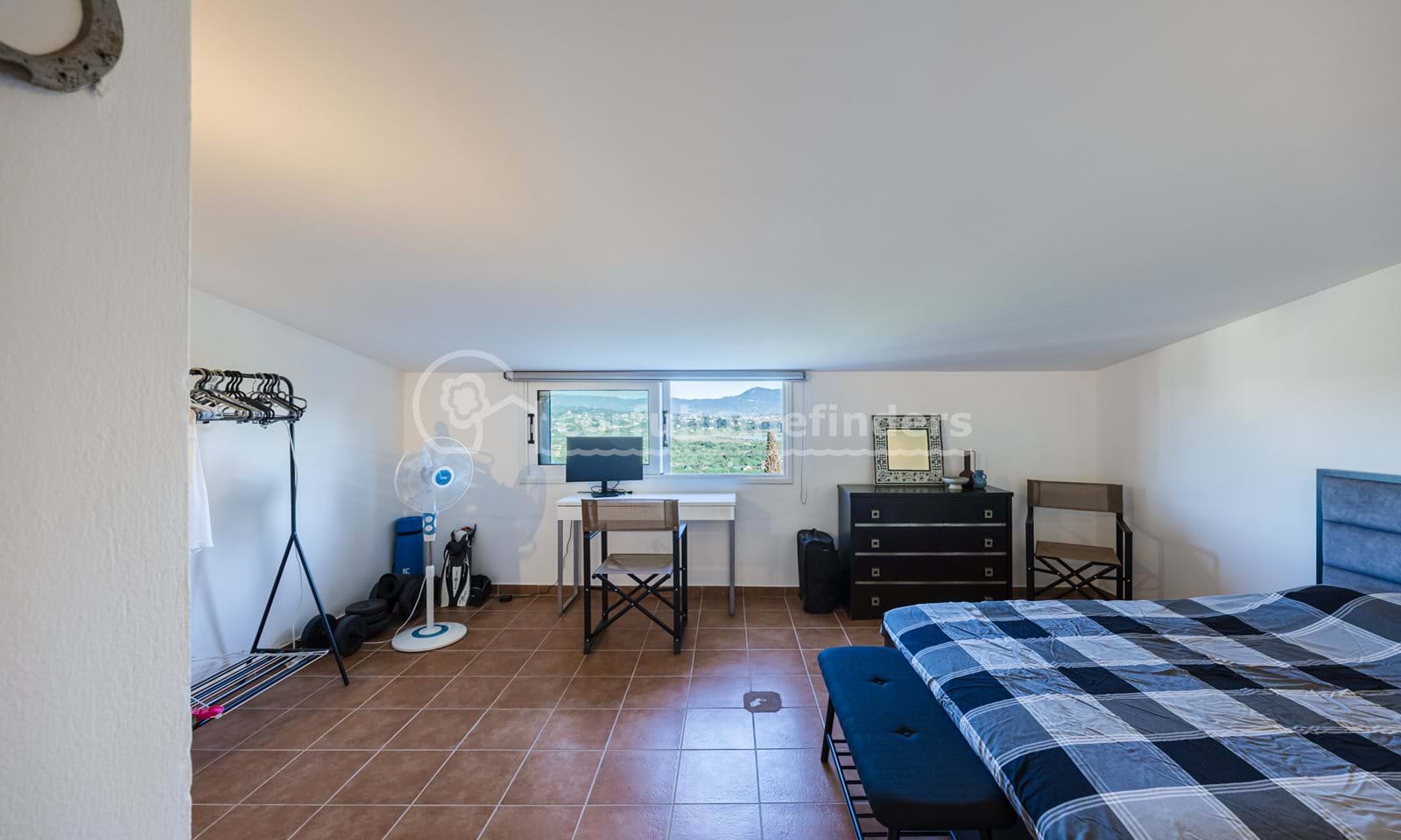 Listing photograph 16 of 29 of the house in Perama, published by Corfu Home Finders.