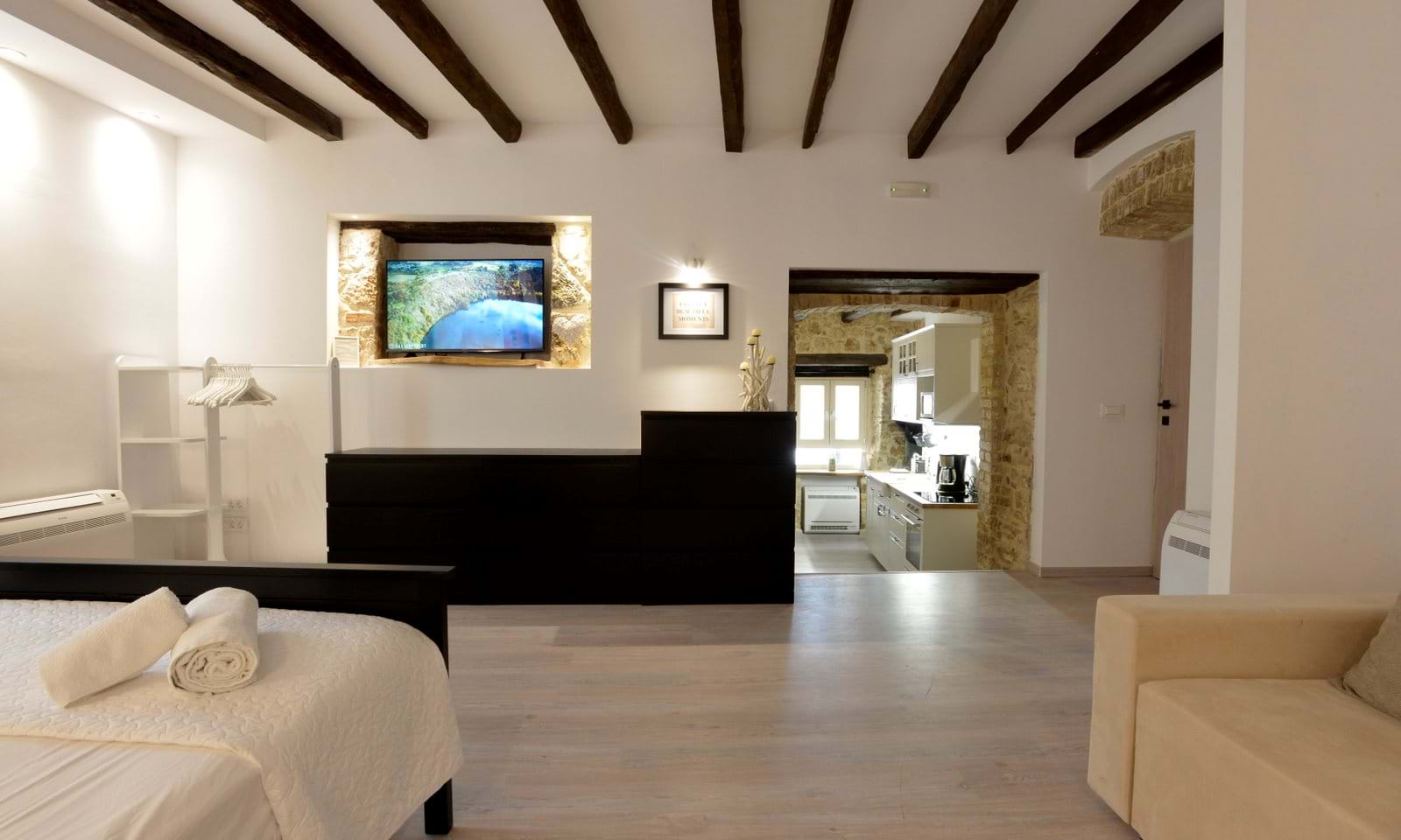 Listing photograph 8 of 22 of the house in Ano Korakiana, published by Corfu Home Finders.