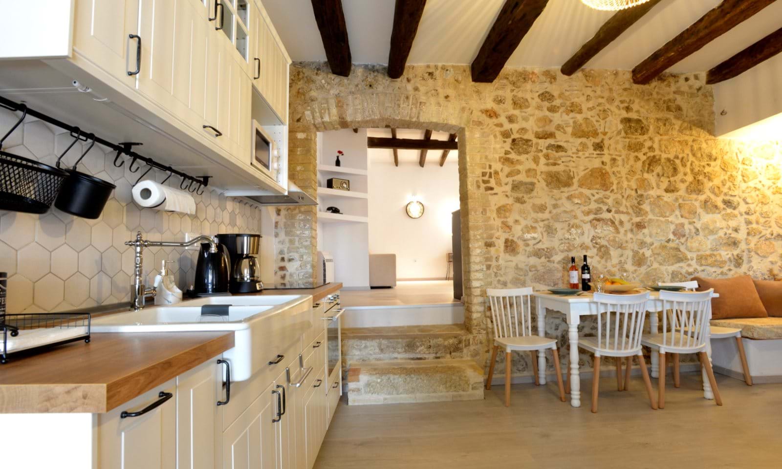 Listing photograph 7 of 22 of the house in Ano Korakiana, published by Corfu Home Finders.