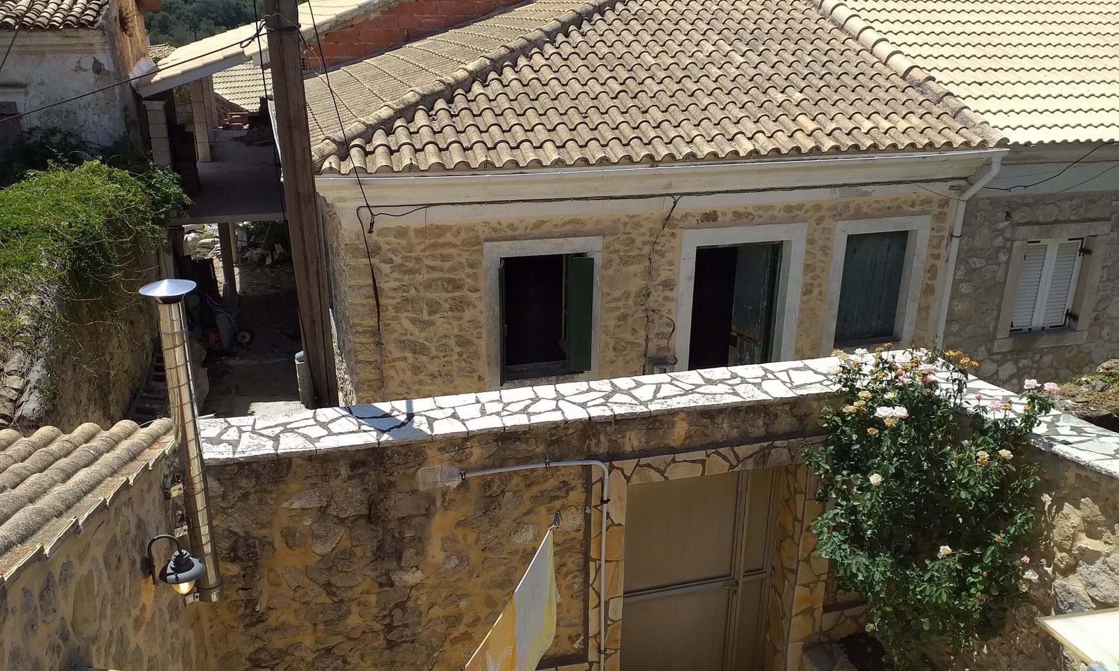 Listing photograph 2 of 9 of the house in Makrades, published by Corfu Home Finders.