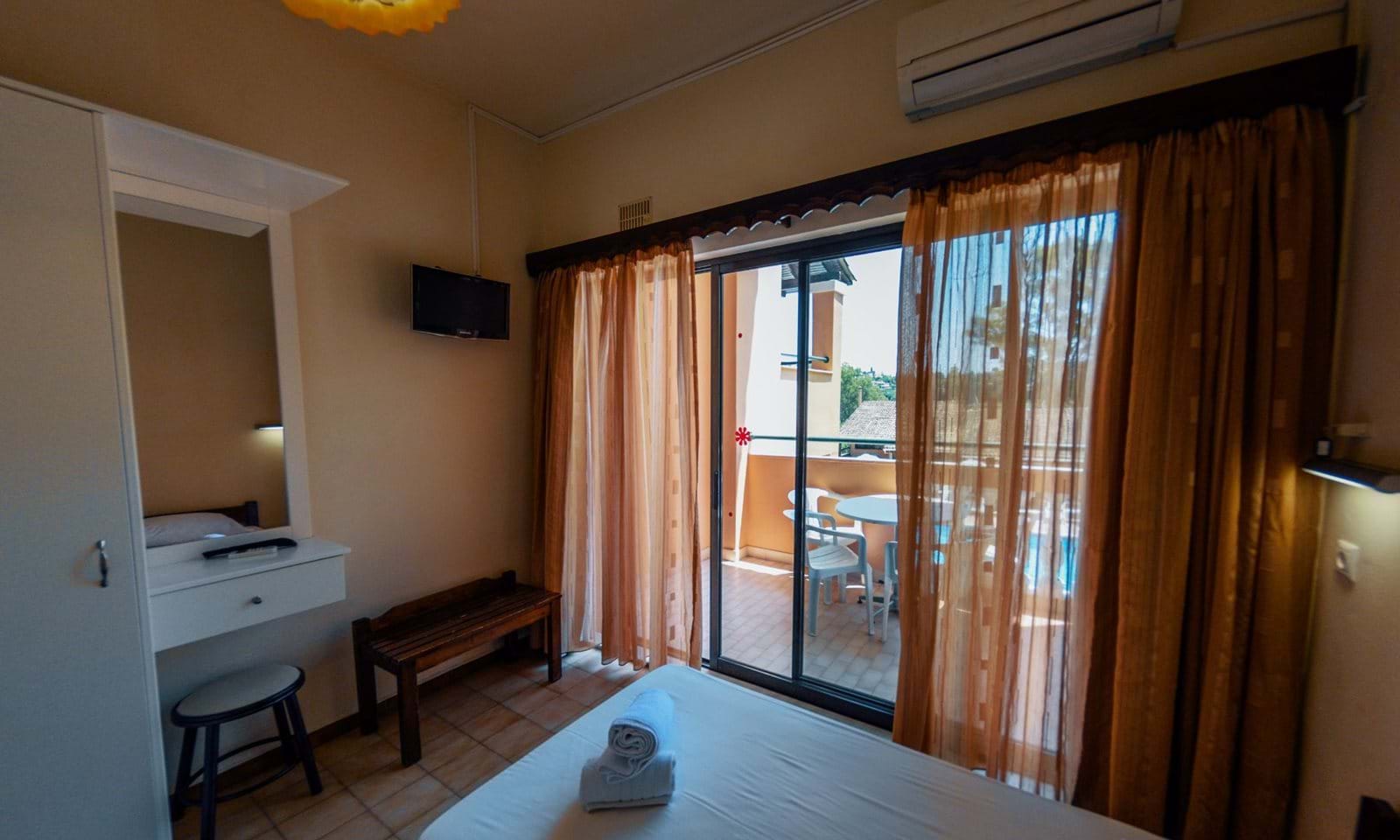 Listing photograph 11 of 16 of the commercial in Kommeno, published by Corfu Home Finders.