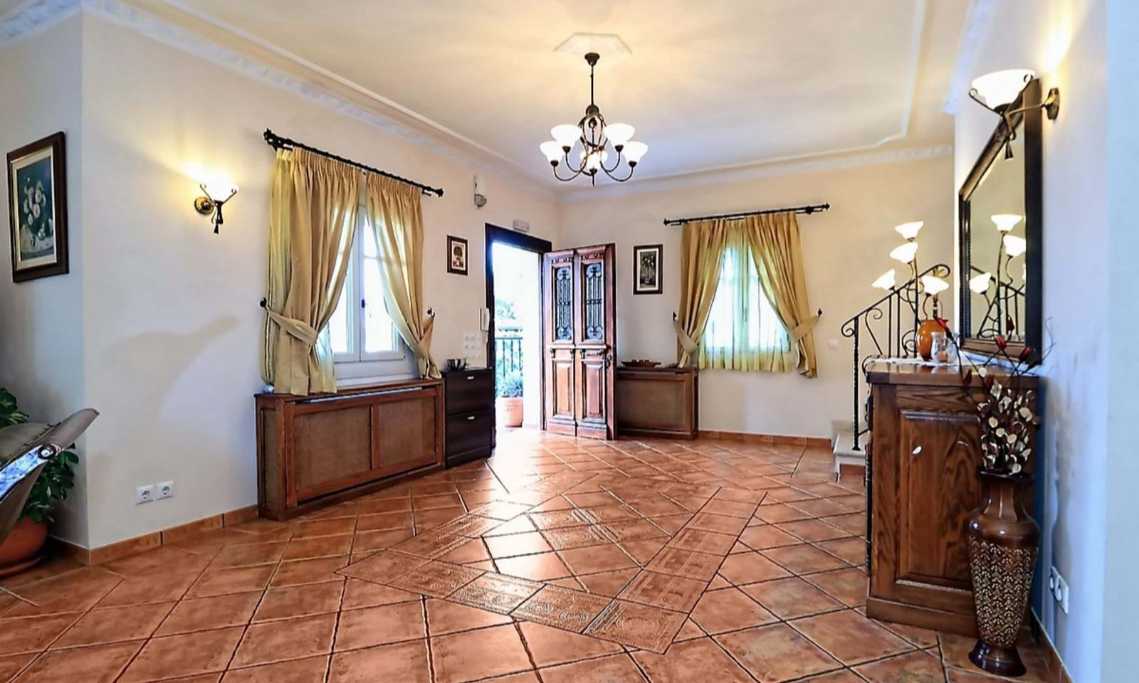Listing photograph 6 of 17 of the house in Kassiopi, published by Corfu Home Finders.