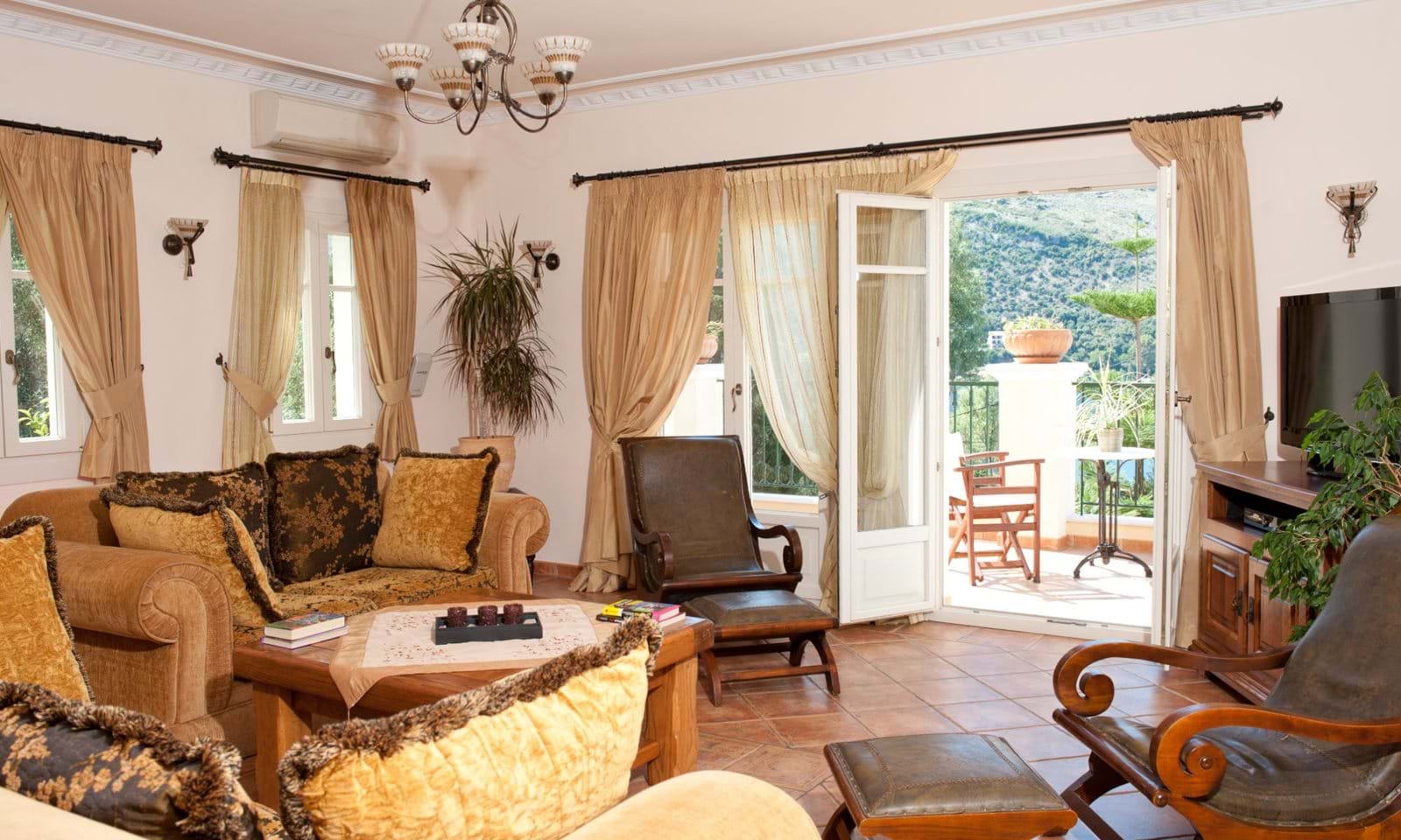 Listing photograph 10 of 17 of the house in Kassiopi, published by Corfu Home Finders.