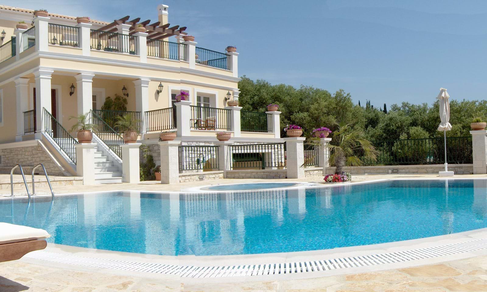 Listing photograph 16 of 17 of the house in Kassiopi, published by Corfu Home Finders.