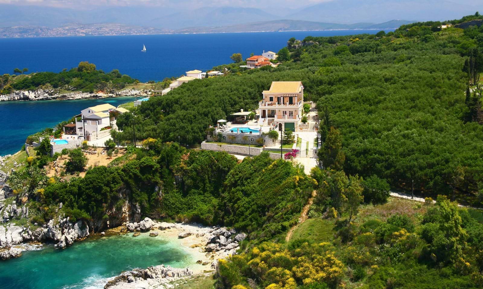 Listing photograph 4 of 17 of the house in Kassiopi, published by Corfu Home Finders.