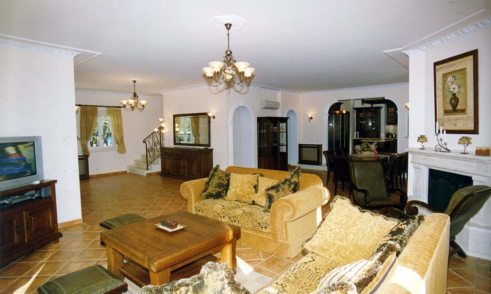 Listing photograph 2 of 17 of the house in Kassiopi, published by Corfu Home Finders.