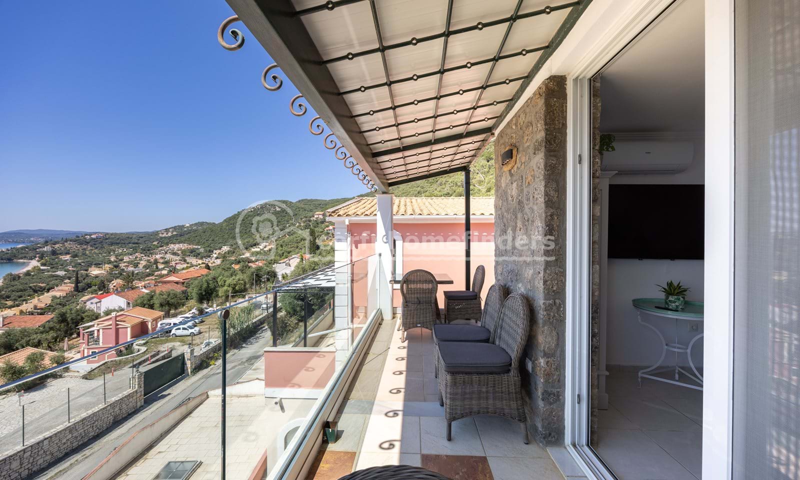 Listing photograph 7 of 13 of the apartment in Barbati, published by Corfu Home Finders.